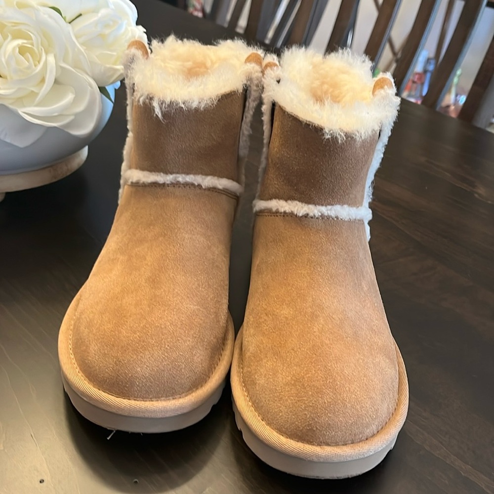 Ugg girls boots